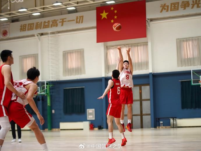  對(duì)抗訓(xùn)練繼續(xù)！中國(guó)男籃最新訓(xùn)練圖集新鮮出爐