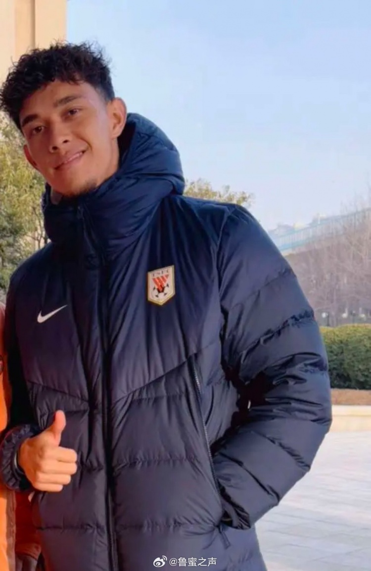  博主：泰山隊新援李小恒已抵達(dá)俱樂部，明天將隨隊登泰山祈福
