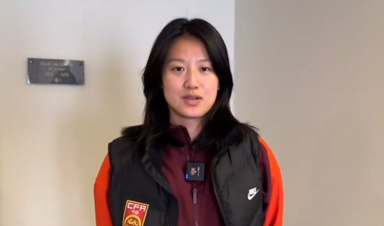  汪琳琳：范迪克是我的偶像和目標(biāo)，希望變成他那樣全面的中后衛(wèi)