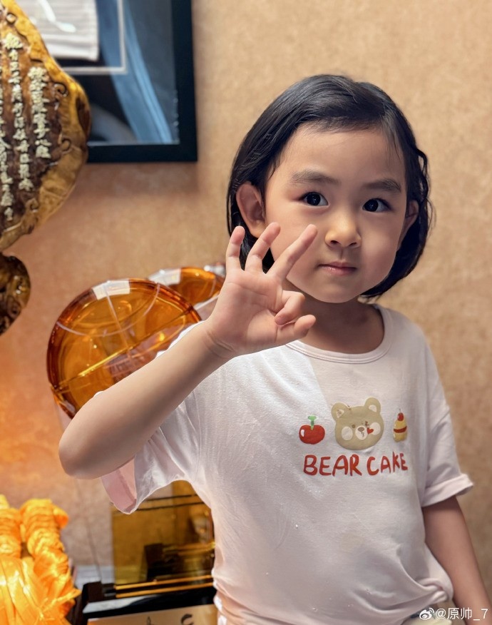 三分大賽三冠王！原帥曬三冠獎杯：完成了女兒給安排的任務(wù)！