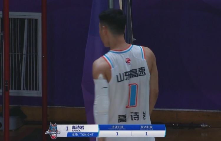  提前打卡！高詩(shī)巖拉倒孟子凱吃到違體犯規(guī) 累計(jì)技犯+違體被驅(qū)逐
