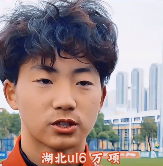  萬項談全運會吊射破門：發(fā)現(xiàn)門將站位不是很好，就很自信的射門