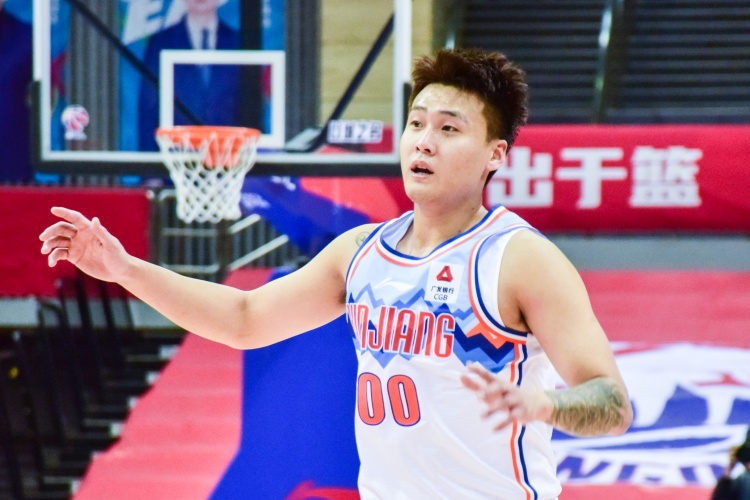  不太準(zhǔn)！趙睿18中6拿到20分4板4助也有4失誤 三分13中4