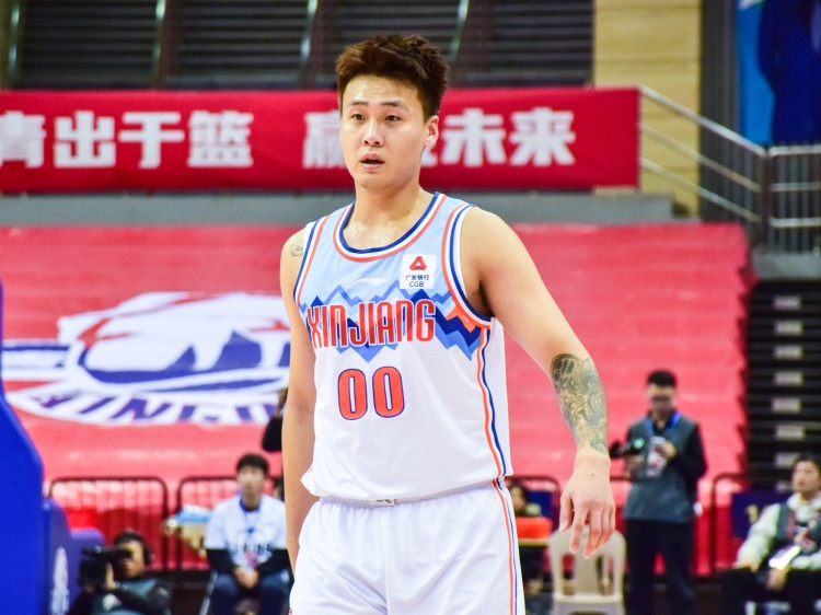  ??隨便打打！趙睿半場8中7&三分3中3貢獻(xiàn)18分2助攻2搶斷