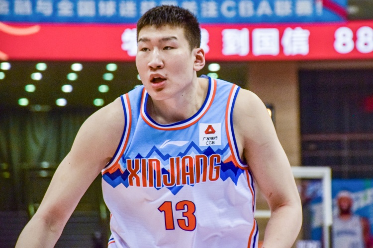  拼搶積極但手感不佳！李炎哲半場8中2&罰球6中4拿8分 搶4個前場板