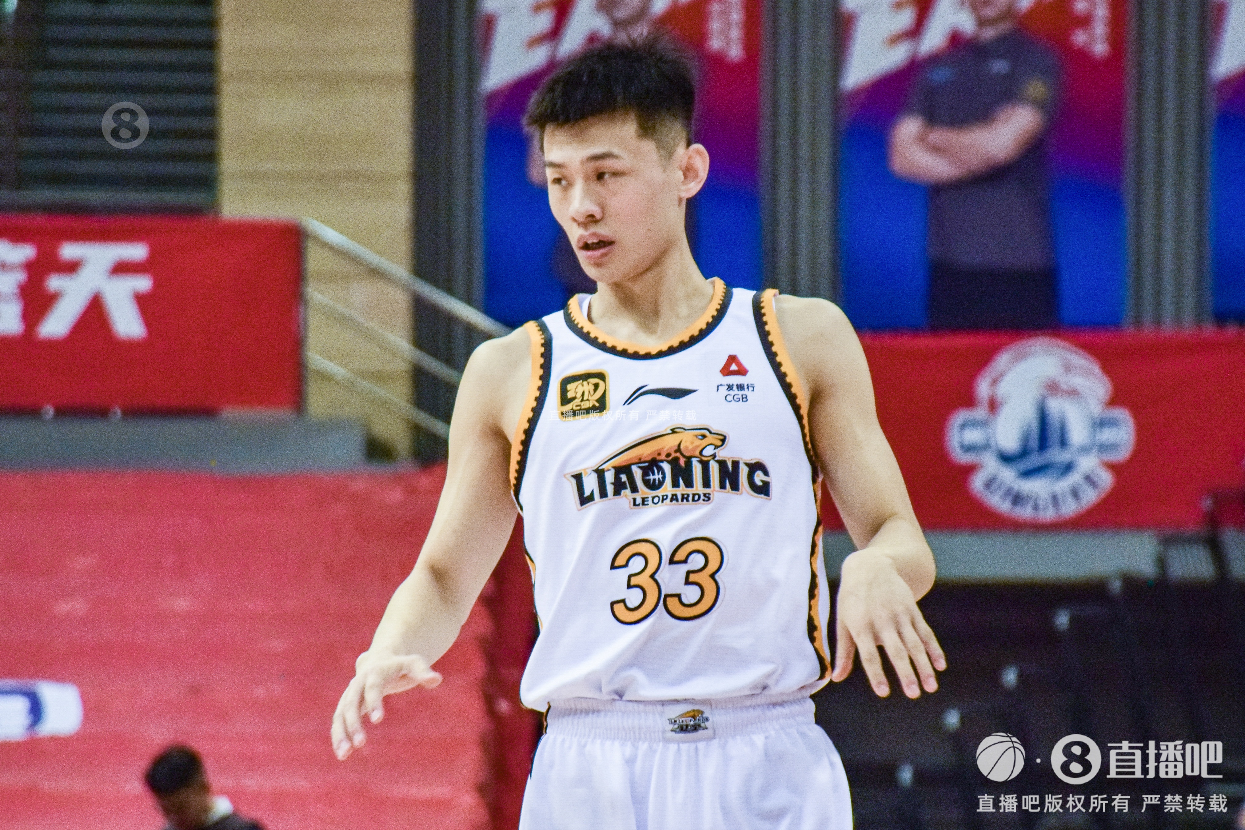  首次以客隊球員身份回同曦主場！王嵐嵚首節(jié)5分鐘出現3犯規(guī)&拿2分