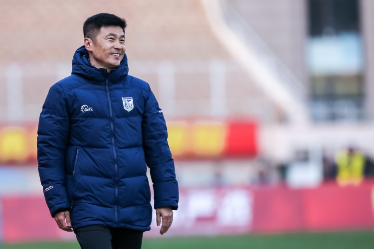  足球報(bào)：大連英博低調(diào)備戰(zhàn)，簽約贊助商為大連足球注入新活力