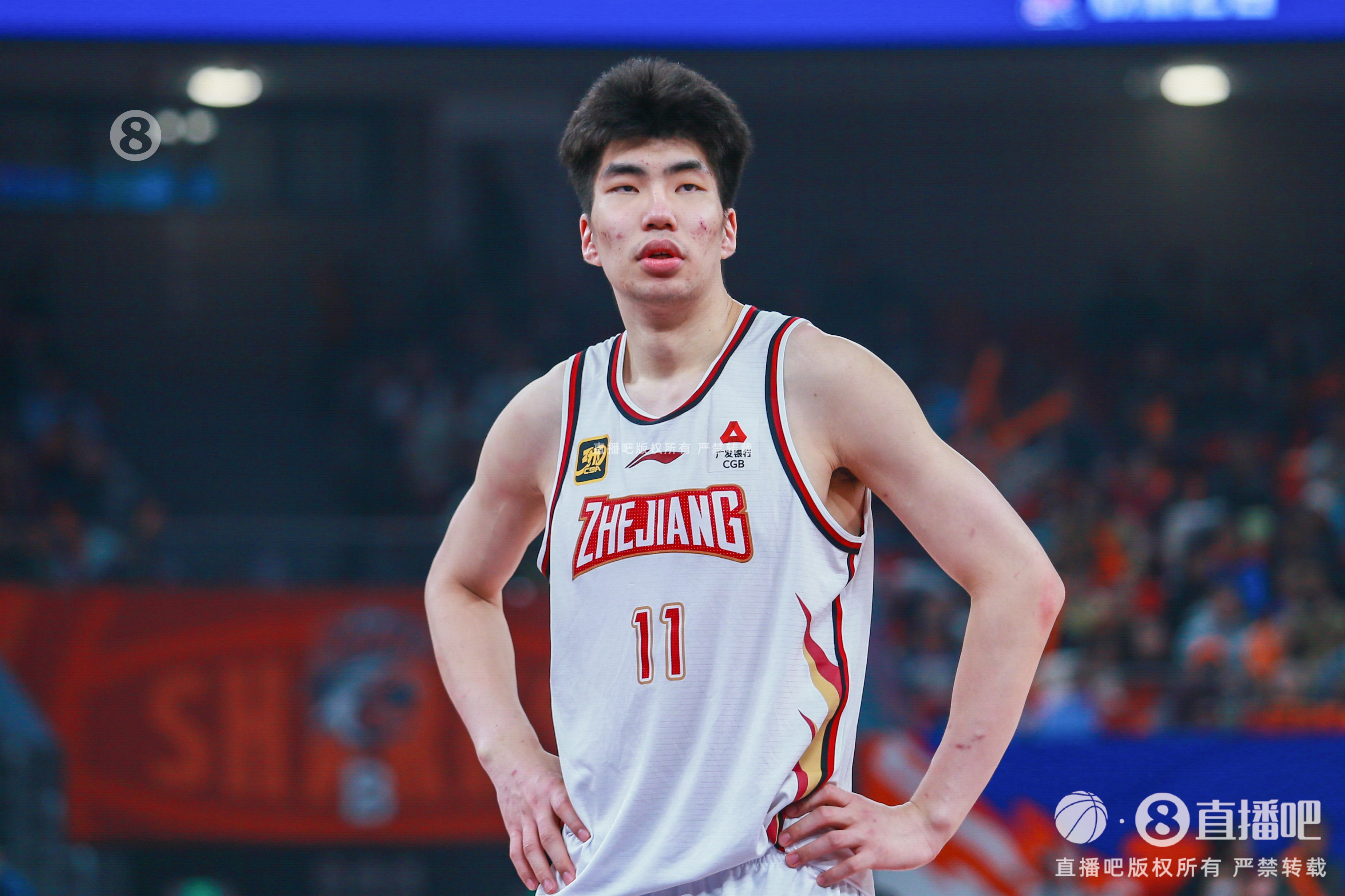  防守不力！余嘉豪10中6拿15分11板 多次被徐杰小打大&未防住徐昕