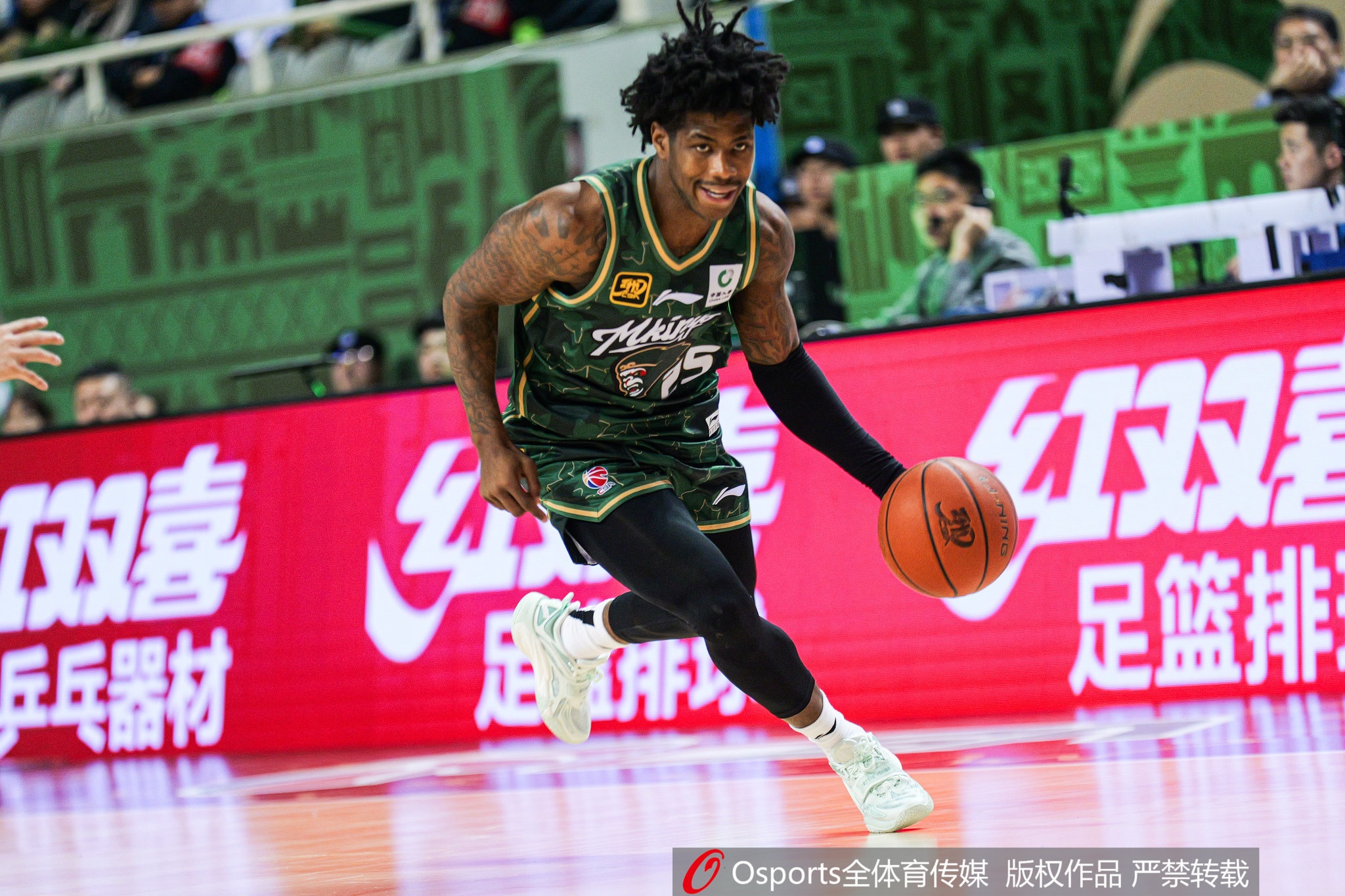  這外援猛得很！肯德里克-戴維斯16投12中&罰球18中15砍43分6板9助